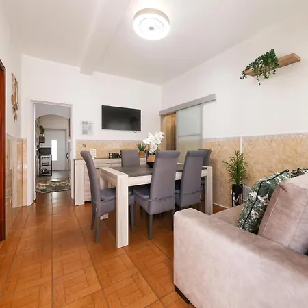 بيت للعطل Dina House Quinzico نازاريه