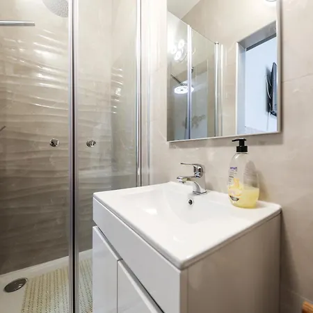 بيت للعطل Dina House Quinzico نازاريه