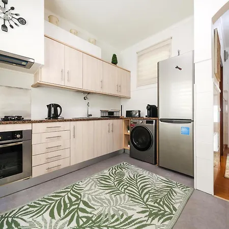 Dina House Quinzico Nazaré